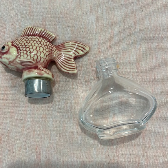 Vintage perfume bottle - Picture 2 of 3